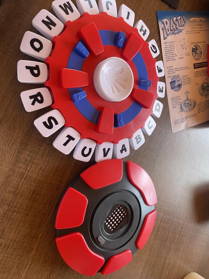 JUEGO DE BASTA EN FAMILIA